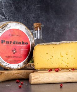 Cuestinha - Queijo Artesanal de Leite Crú - Peça 480G - Pardinho Artesanal