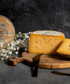 Gregório - Queijo Artesanal com Feno Grego - Fazenda Santa Luzia
