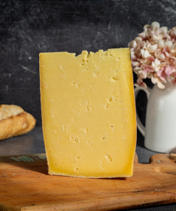 Lá de Madre - 9 meses de maturação - Queijo Artesanal de Leite Crú - fração 250g